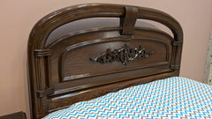 Single bed with 1 side table