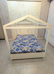 HOUSE-STYLE QUEEN SIZE BED WITH MATTRESS