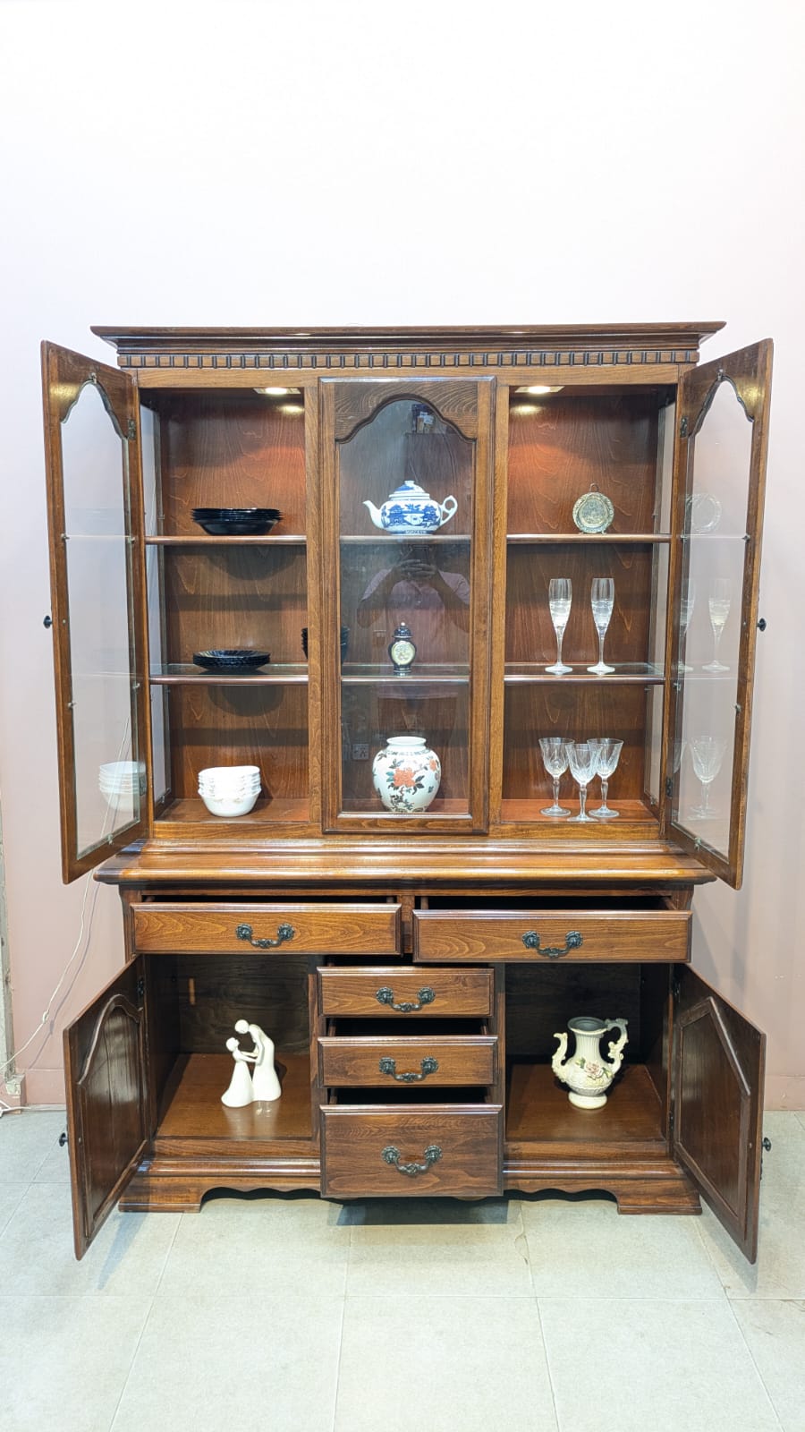 Imported American Queen Anne Extendable 8 Seater Dining Table with China Cabinet Cum Divider