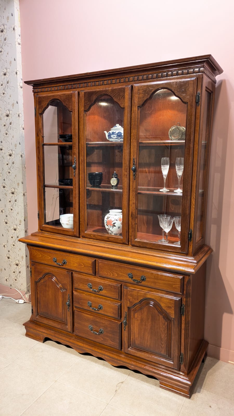 Imported American Queen Anne Extendable 8 Seater Dining Table with China Cabinet Cum Divider