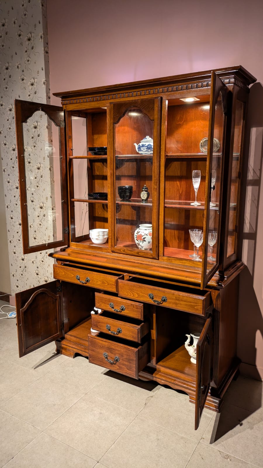 Imported American Queen Anne Extendable 8 Seater Dining Table with China Cabinet Cum Divider