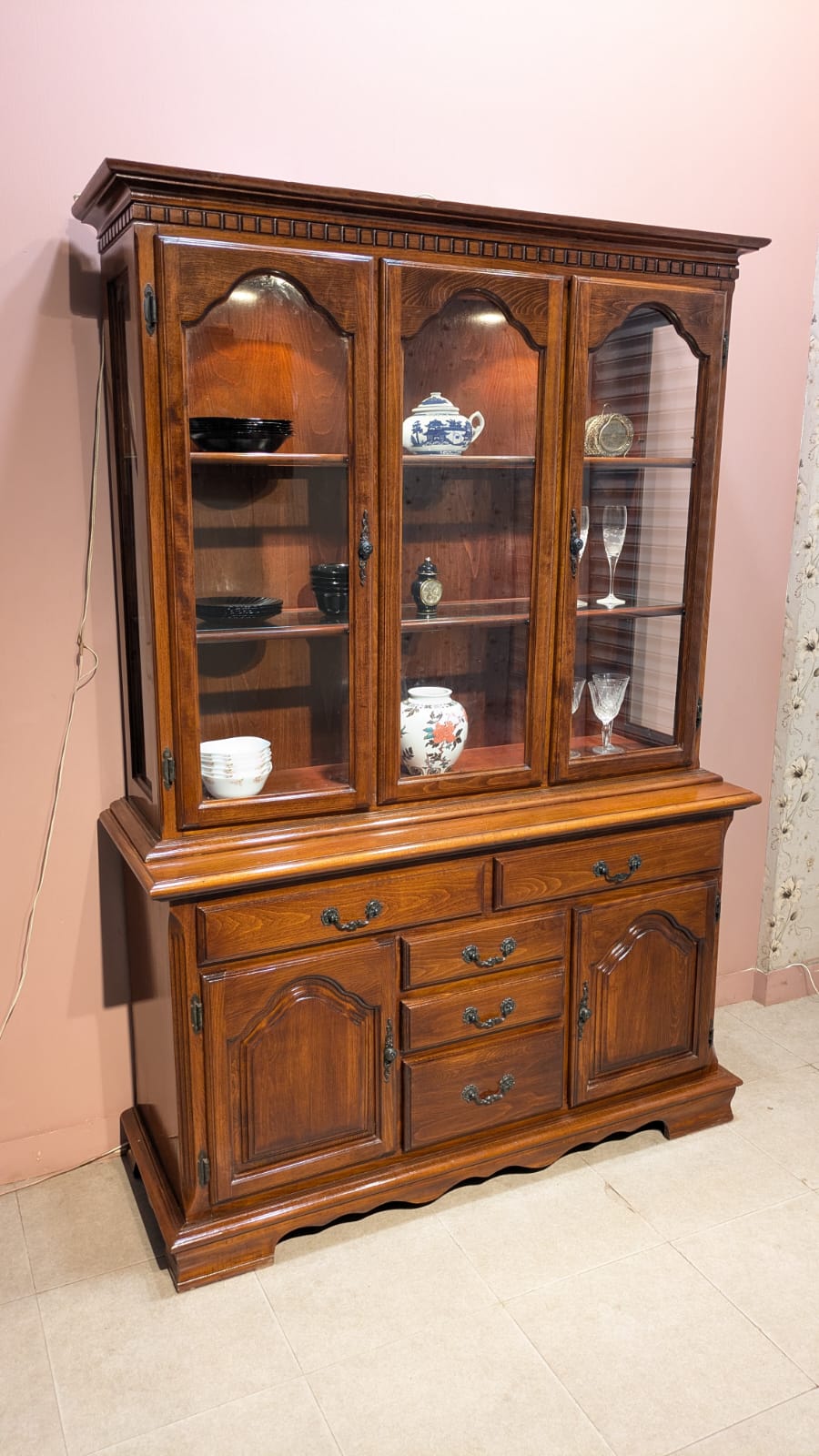 Imported American Queen Anne Extendable 8 Seater Dining Table with China Cabinet Cum Divider