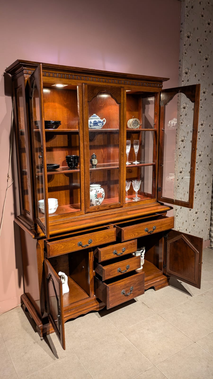 Imported American Queen Anne Extendable 8 Seater Dining Table with China Cabinet Cum Divider