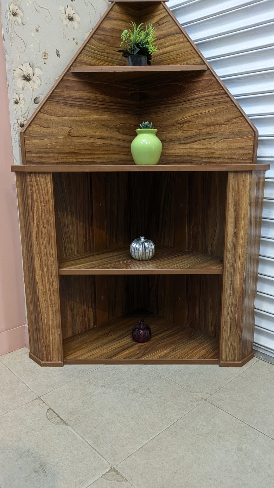 BEAUTIFUL CORNER DISPLAY SHELF – SET OF 2