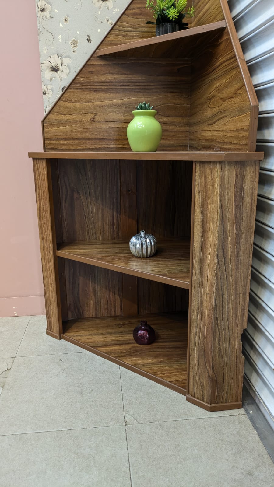 BEAUTIFUL CORNER DISPLAY SHELF – SET OF 2