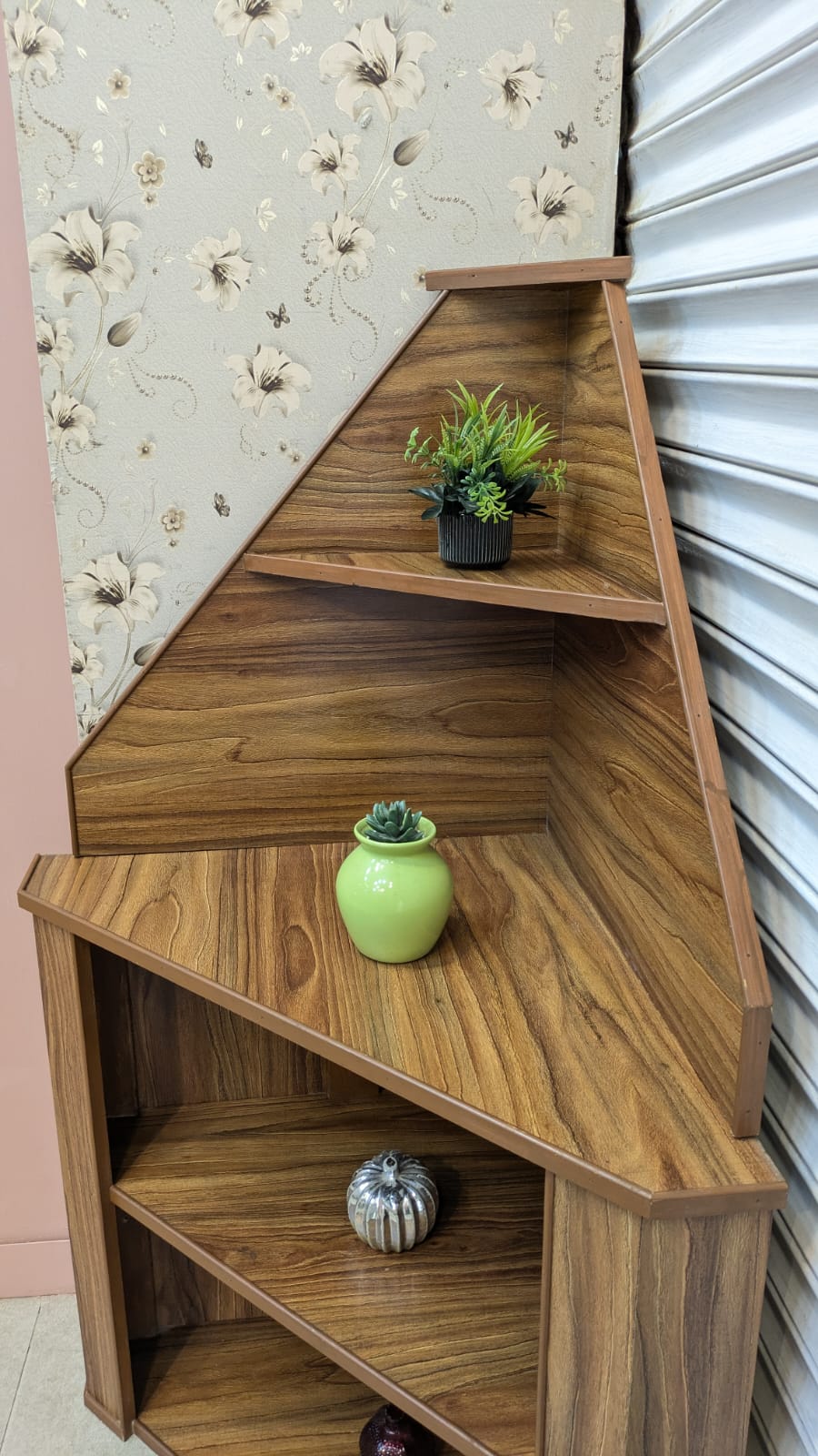 BEAUTIFUL CORNER DISPLAY SHELF – SET OF 2