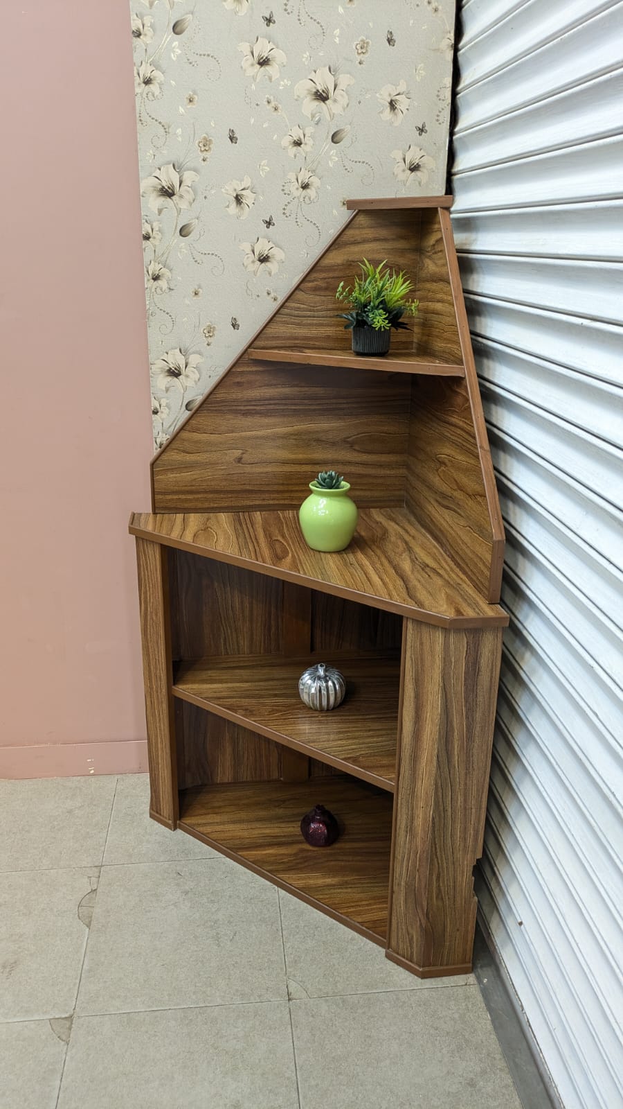 BEAUTIFUL CORNER DISPLAY SHELF – SET OF 2