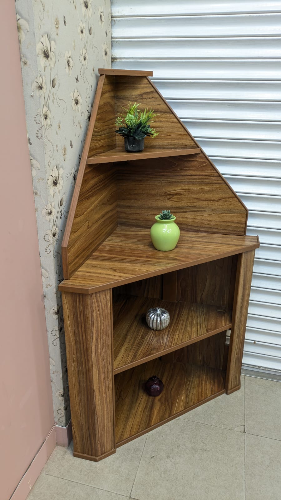 BEAUTIFUL CORNER DISPLAY SHELF – SET OF 2