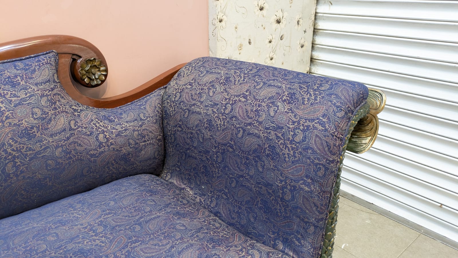 Antique Solid Sheesham Wood 2.5 Seater Divan