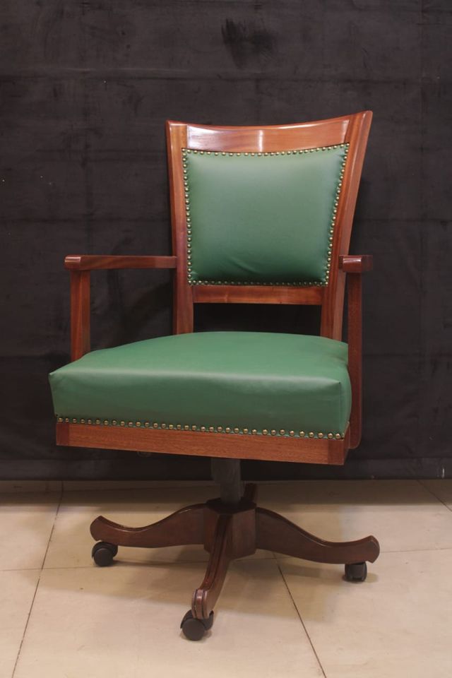 Executive office Set Made Exclusively For a Corporate Company (Subject to Price Change)