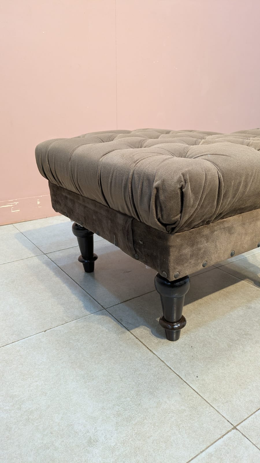 ELEGANT PAIR OF CHESTERFIELD OTTOMANS