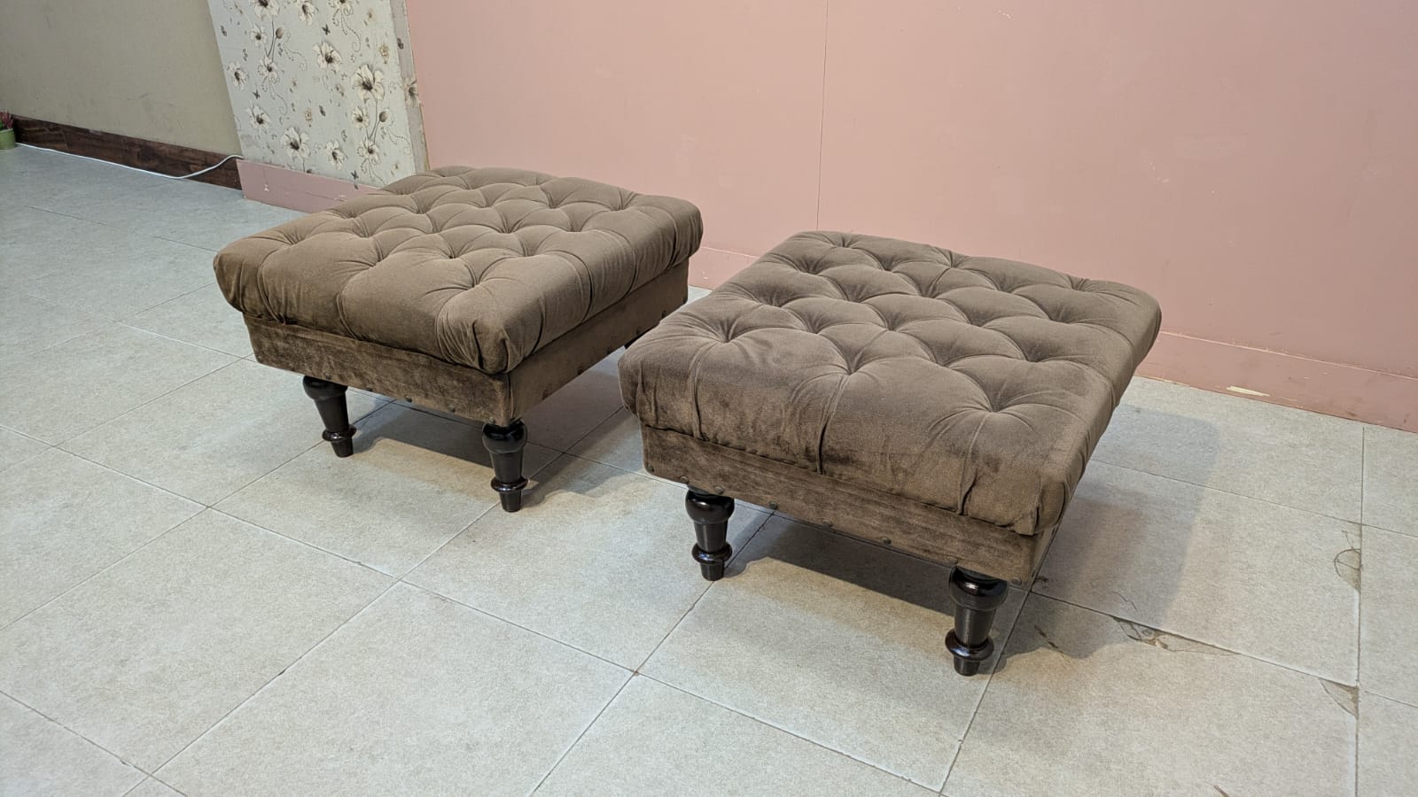ELEGANT PAIR OF CHESTERFIELD OTTOMANS
