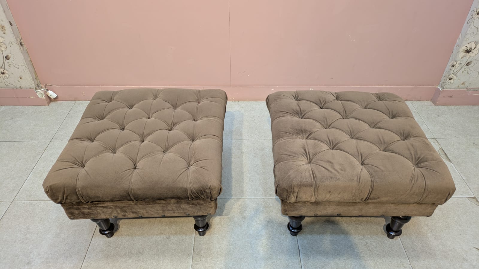 ELEGANT PAIR OF CHESTERFIELD OTTOMANS
