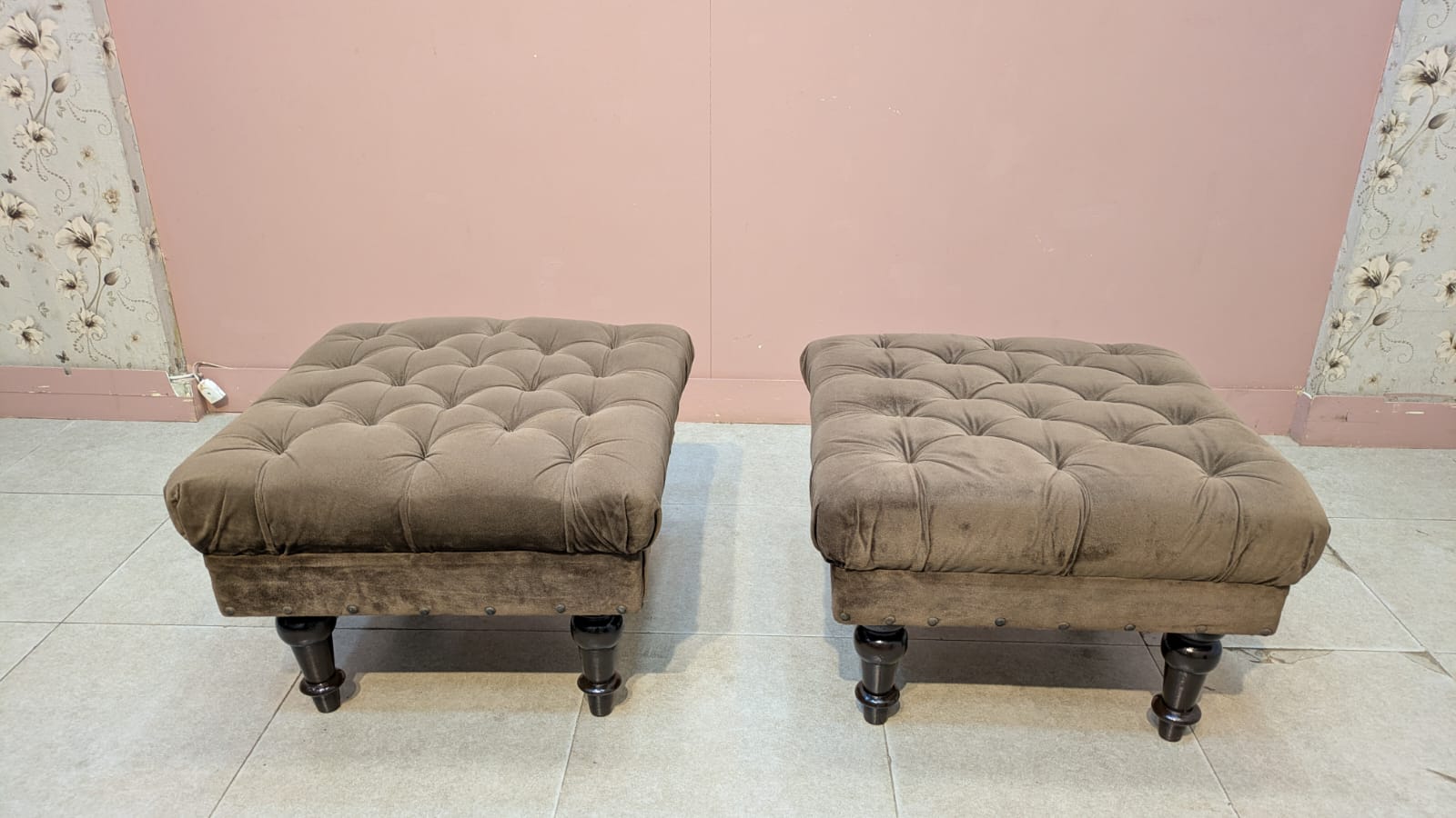 ELEGANT PAIR OF CHESTERFIELD OTTOMANS