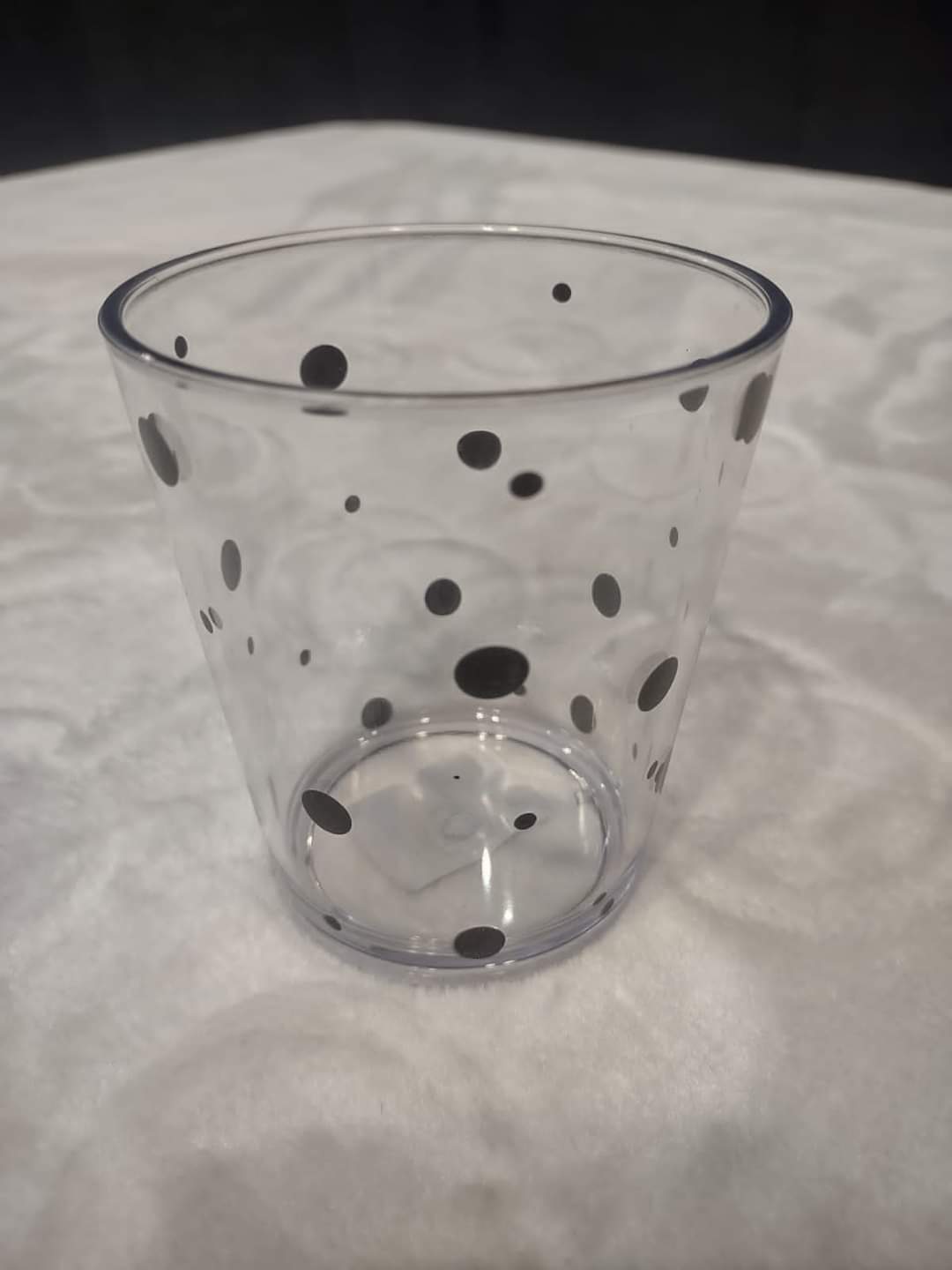 Brand New 8 Piece Acrylic Glass Set