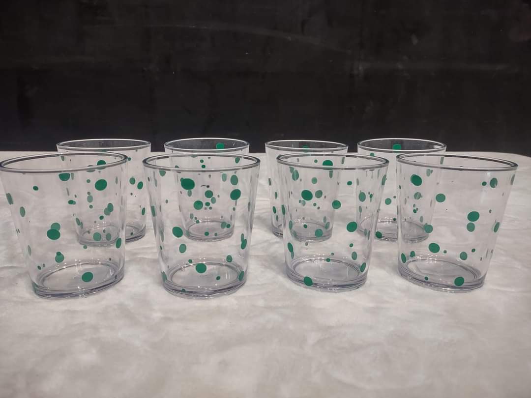 Brand New 8 Piece Acrylic Glass Set