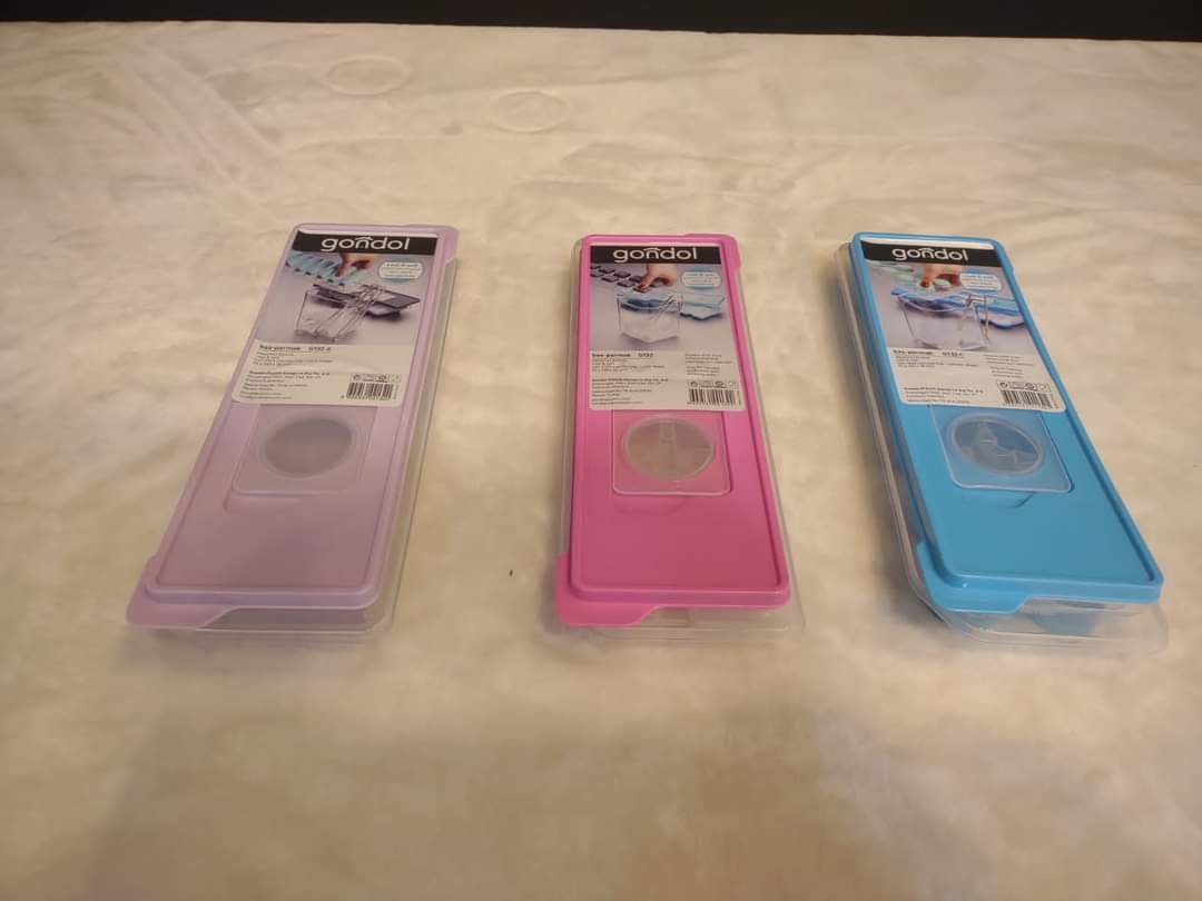 Brand New Ice Cube Tray With Lid