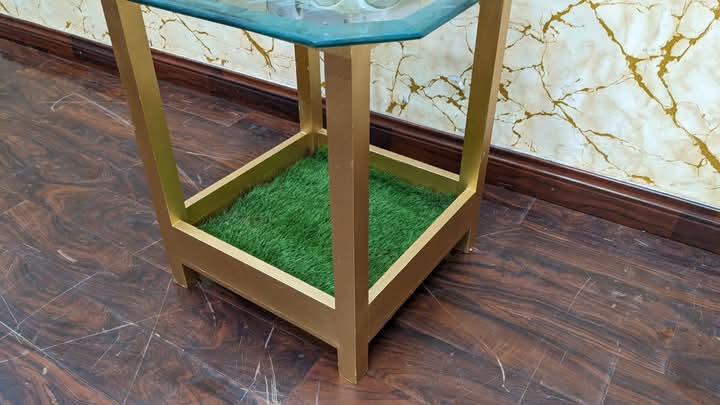 Corner Table