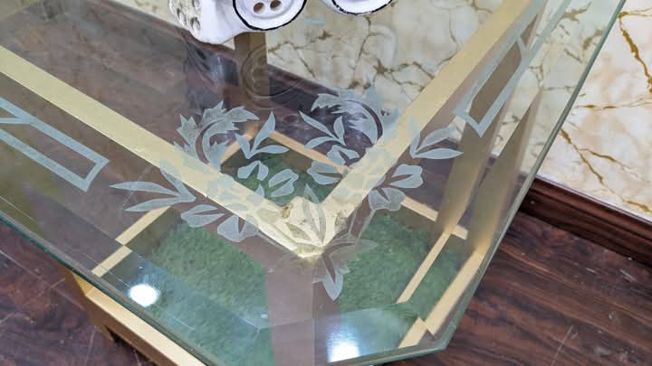Corner Table