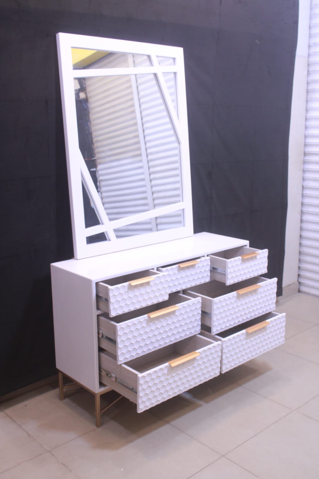 CHELSIA King Size Bed With 2 Side Tables   Dressing Table (Subject To Price Change)
