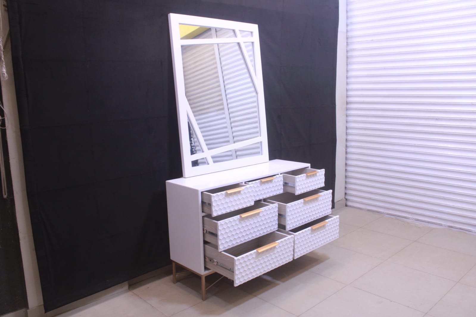 CHELSIA King Size Bed With 2 Side Tables   Dressing Table (Subject To Price Change)