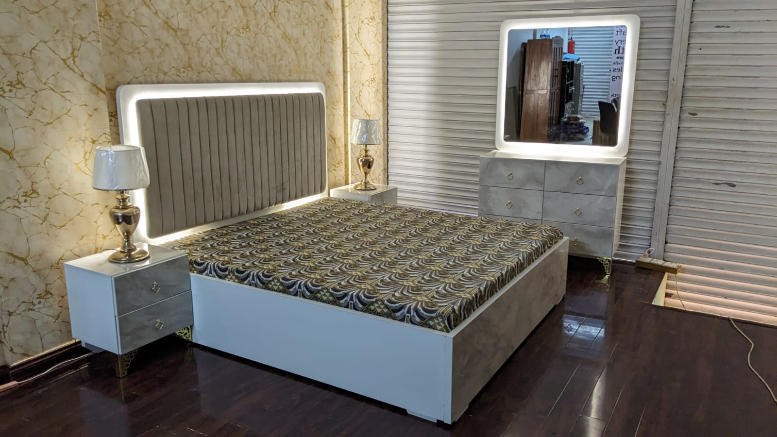 Brand New King Size Bedroom Set