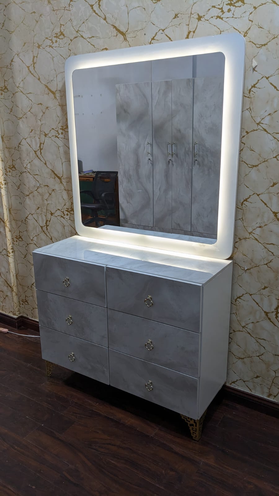 Brand New King Size Bedroom Set