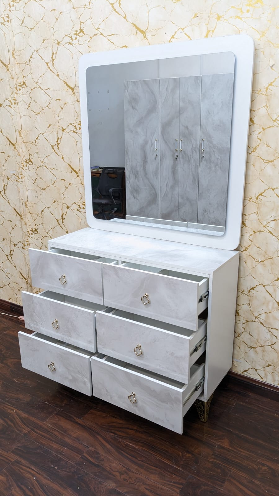 Brand New King Size Bedroom Set