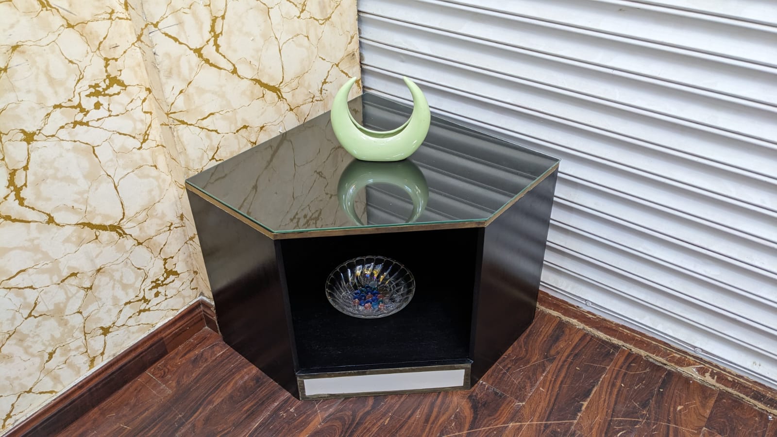 Corner Table