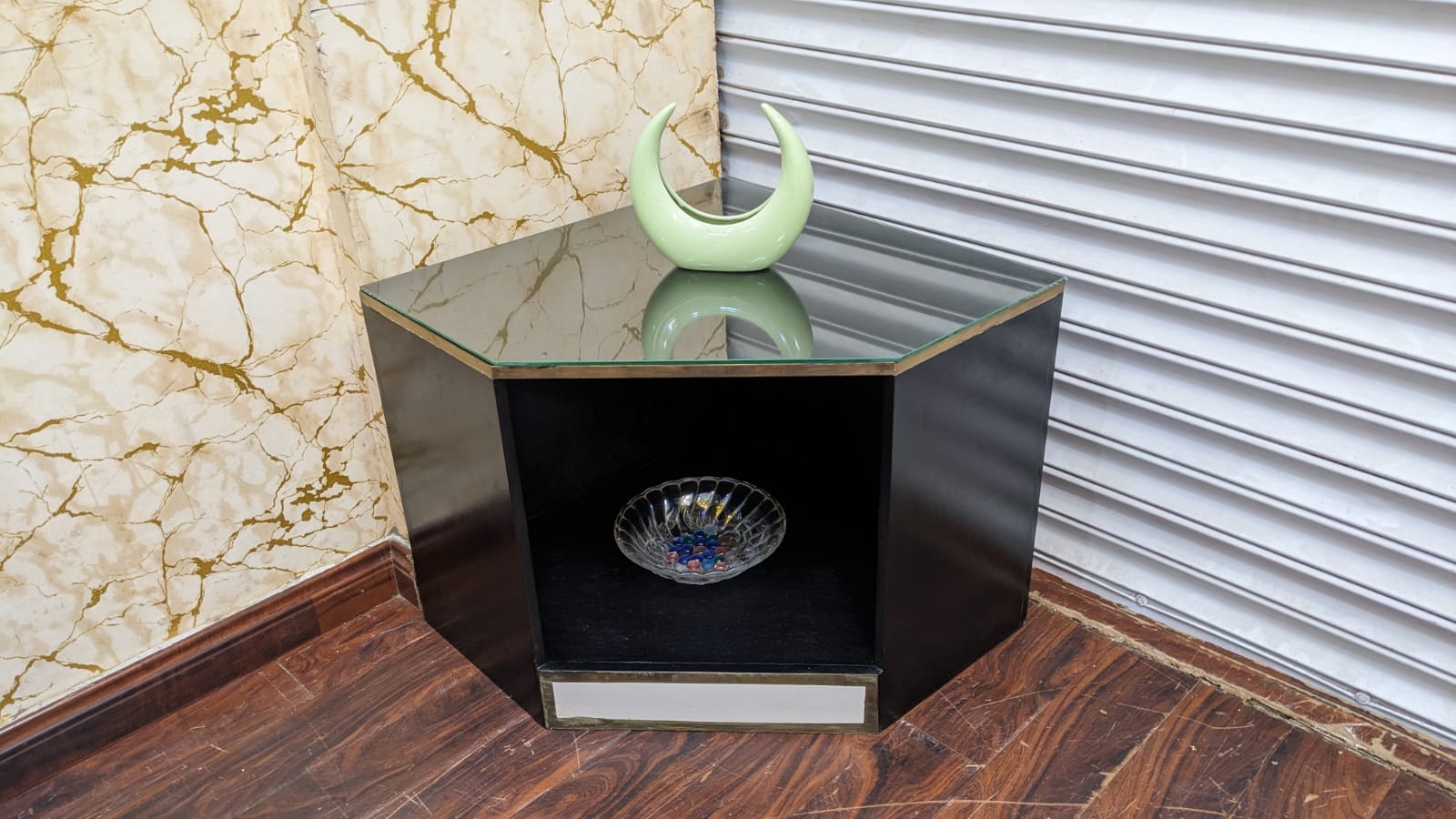 Corner Table