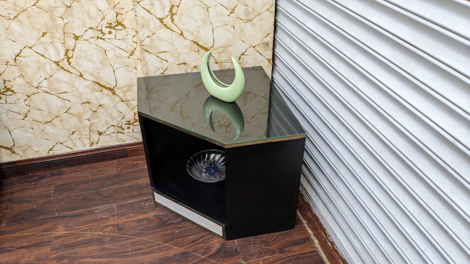 Corner Table