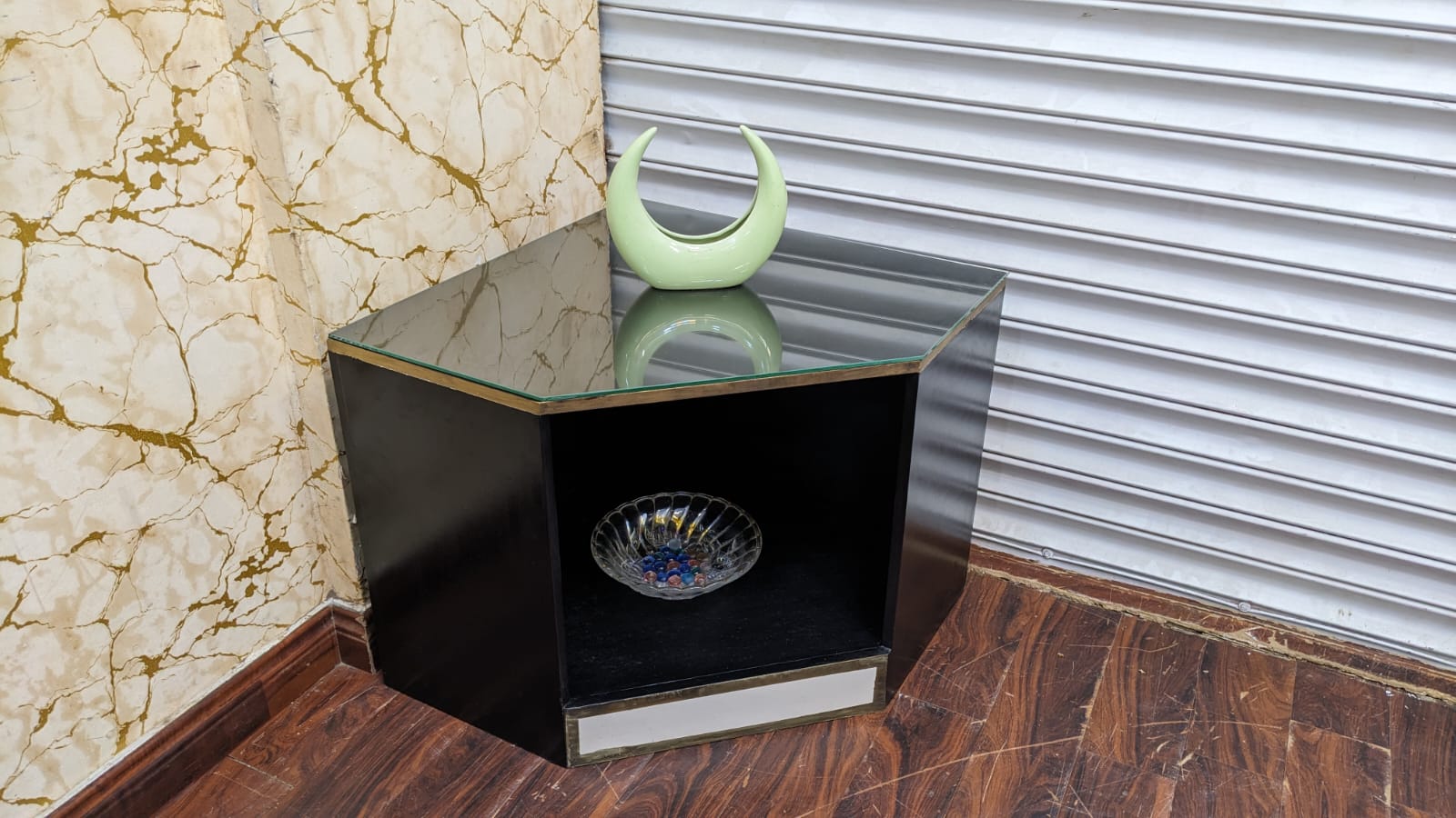 Corner Table