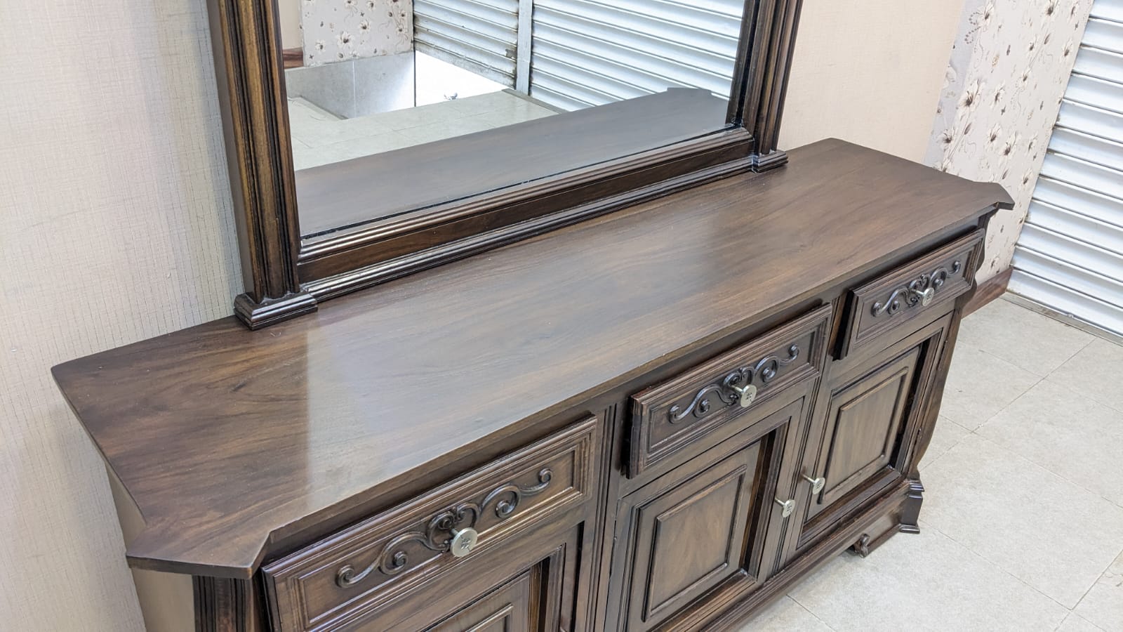 Solid Sheesham Wood King Size Bed With 2 Side Tables and Dressing Table