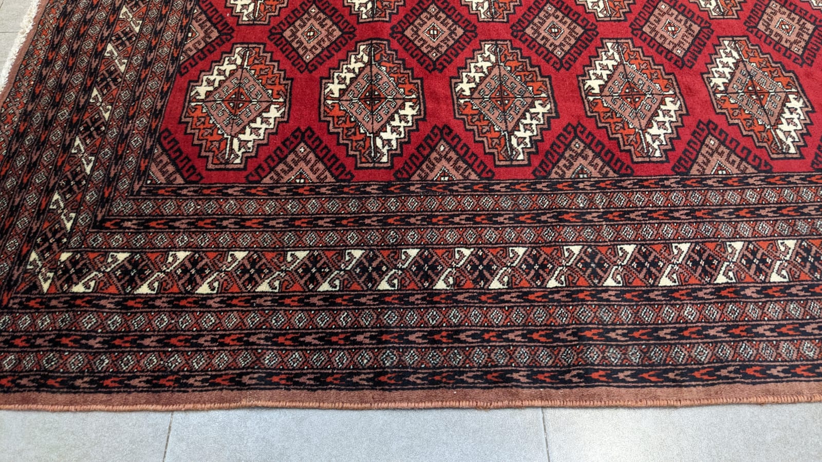 Vintage Sarook Hand Knotted Rug