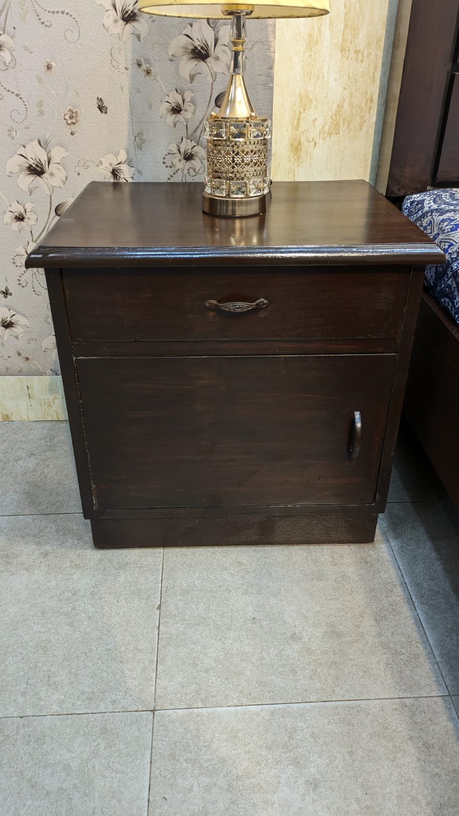 King Size Bed With 2 Side Tables