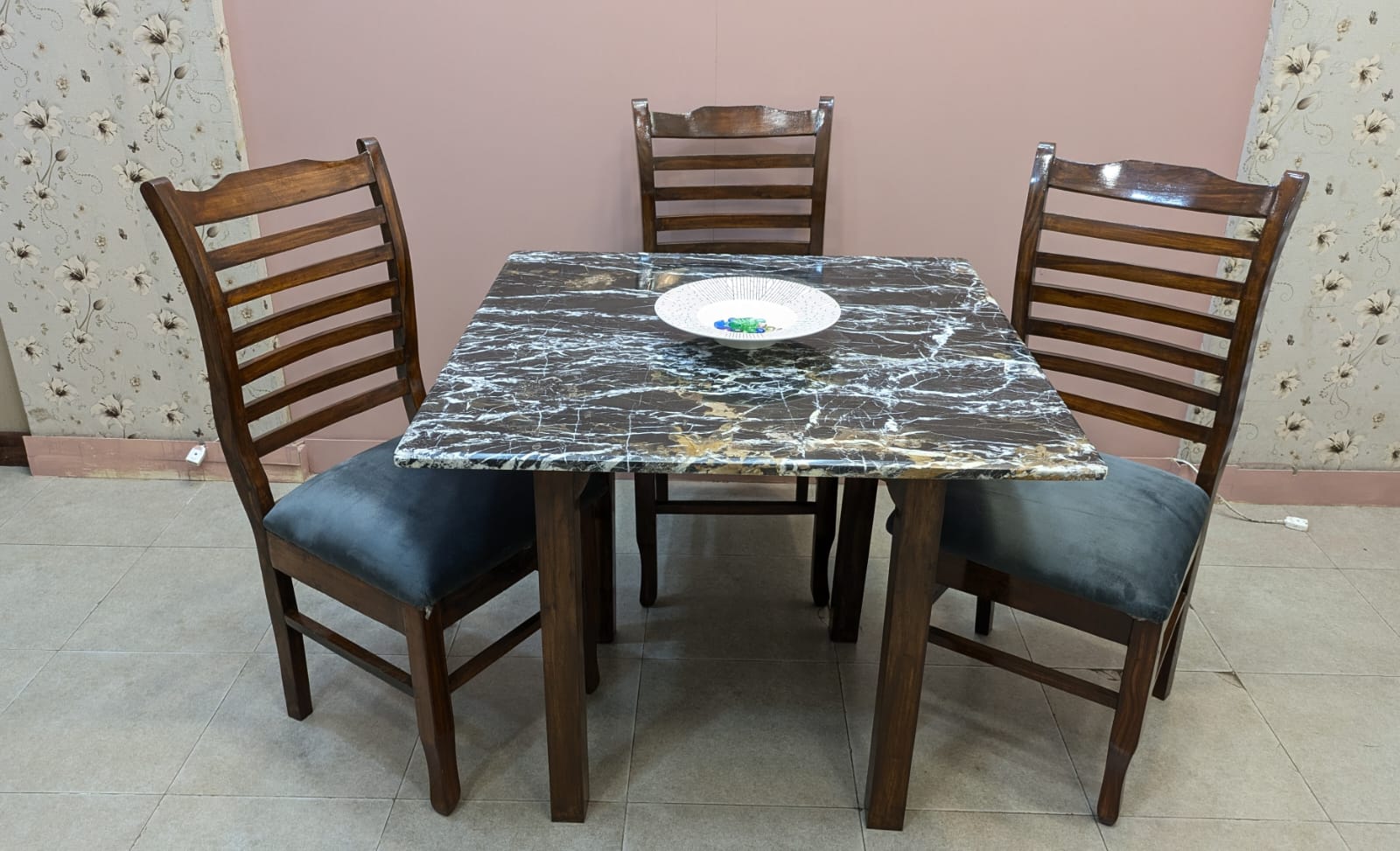 Solid sheesham Wood 4 Seater Dining Table
