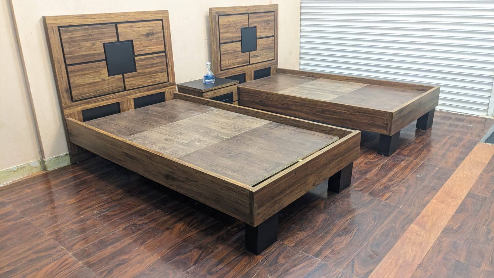 New Pair Of Bed With Shared Side Table & Dressing Table