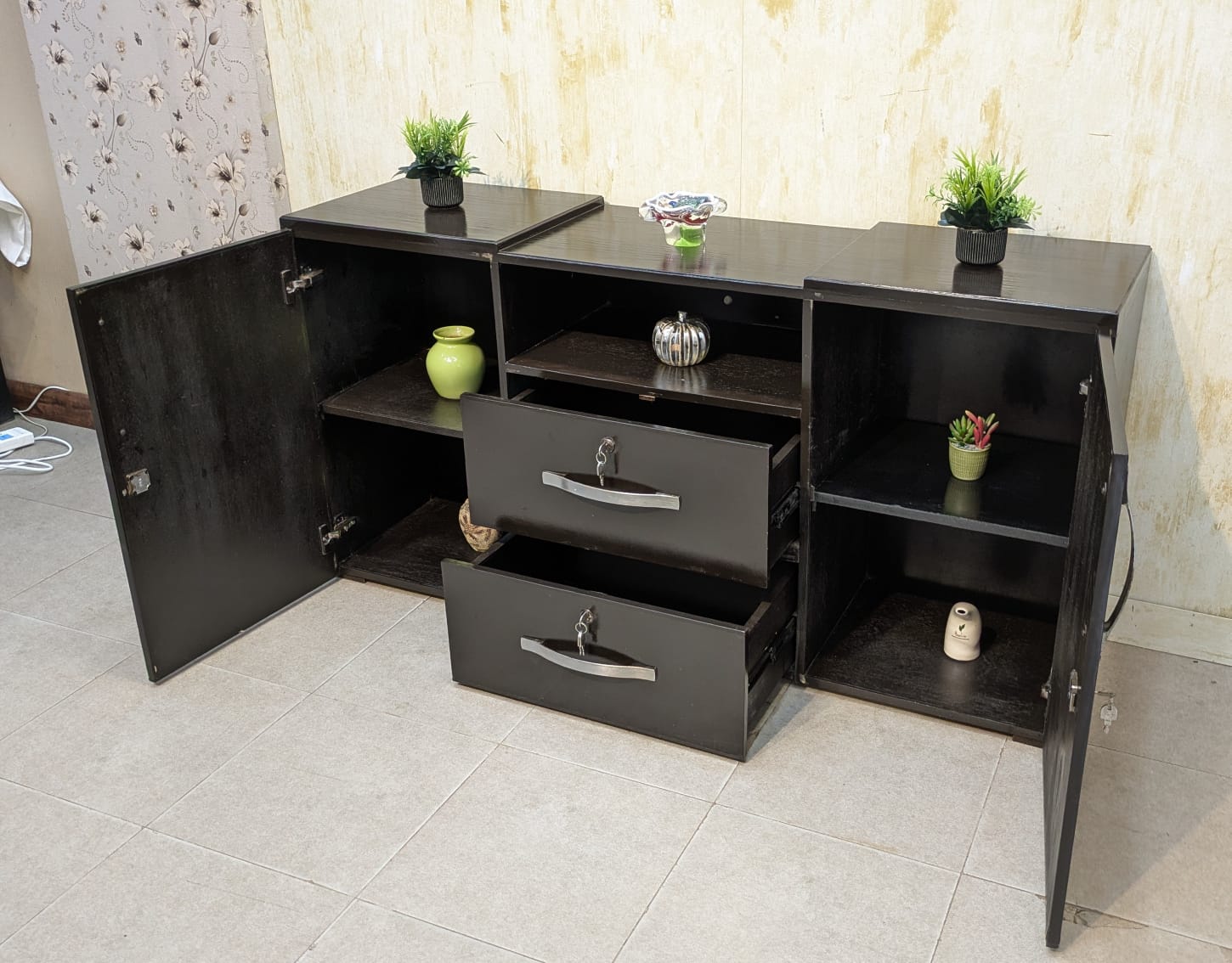 Elgent side Board