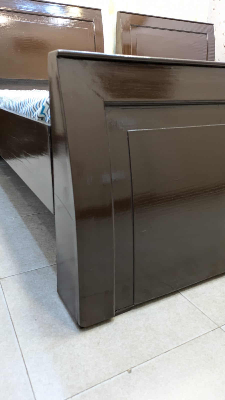 Pair Of Single Beds with 2 Side Tables