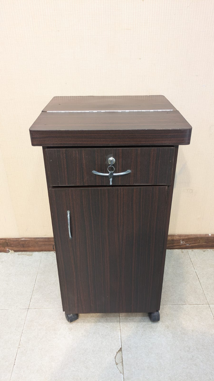 Foldable Iron Stand