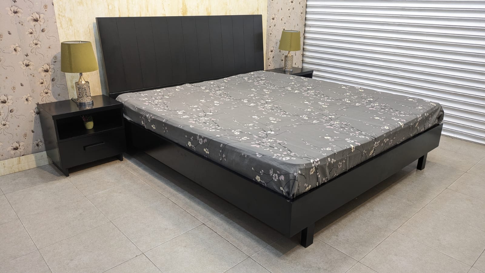 King Size Bed With 2 Side table