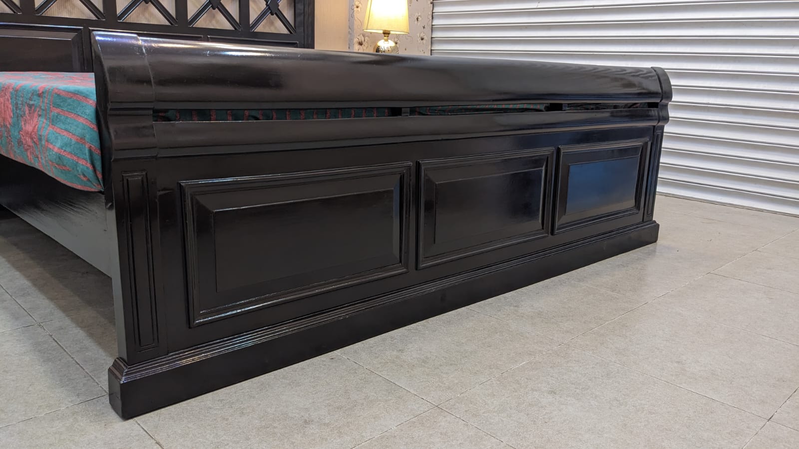 King Size Bed With 2 Side Tables and Dressing Table