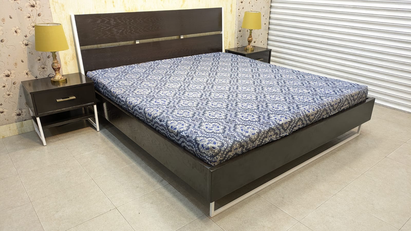 King Size Bed With 2 Side Tables