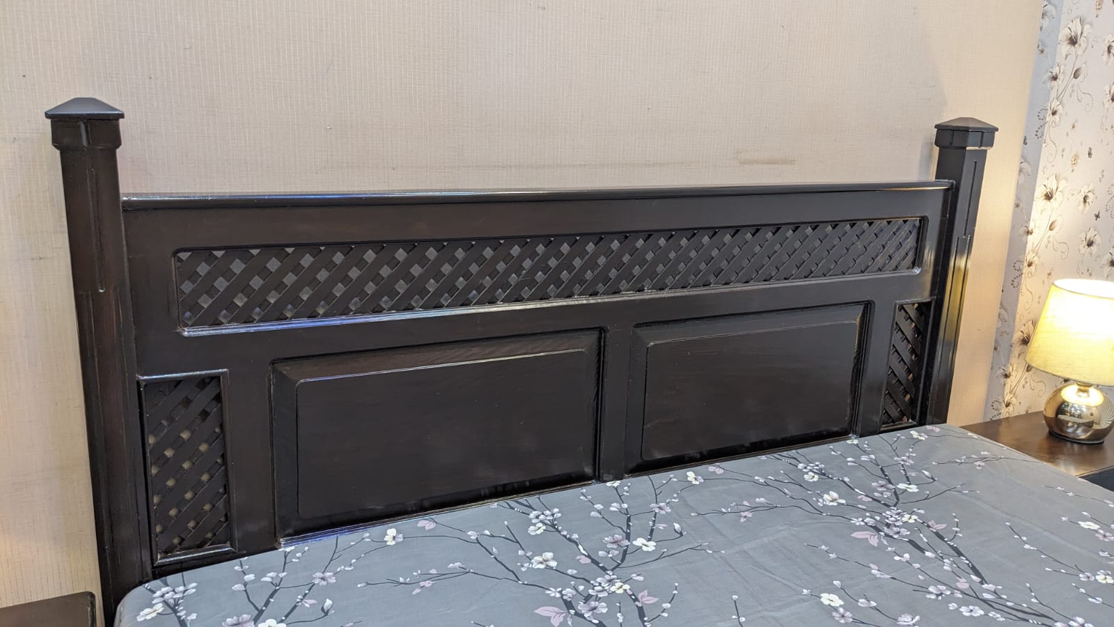 King Size Bed With 2 Side Tables