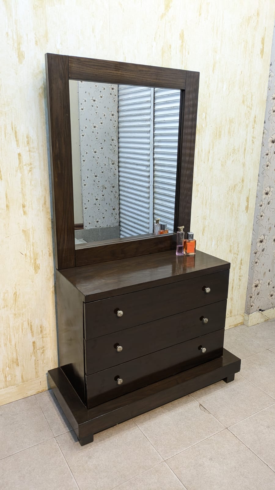 Dressing table