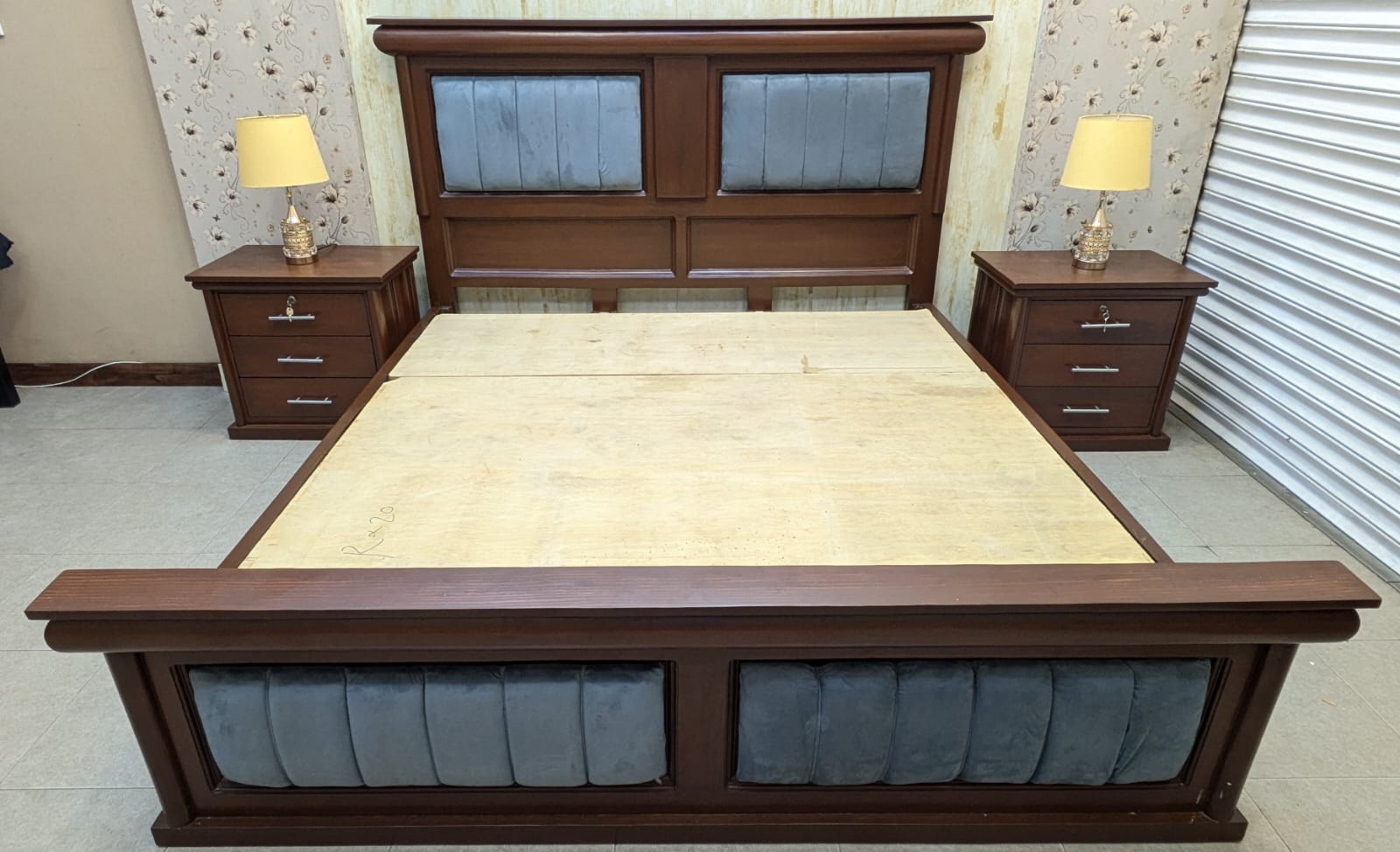 King Size Bed With 2 Side Tables
