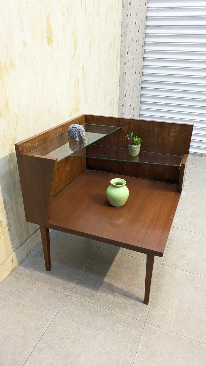 Corner Table