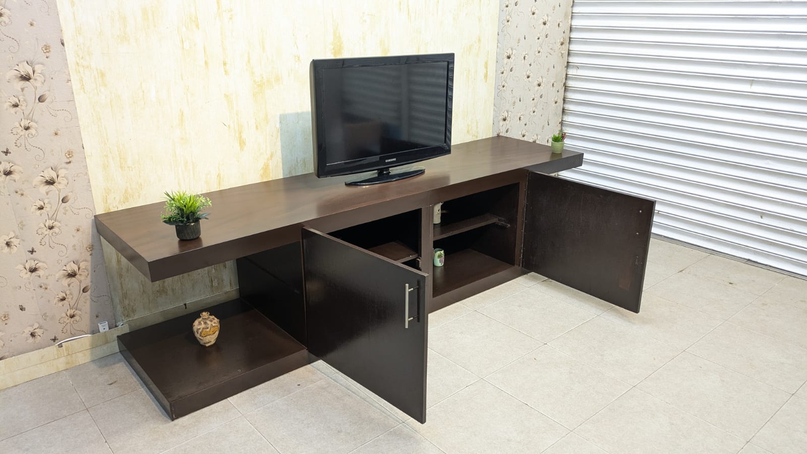 Elegant TV Unit