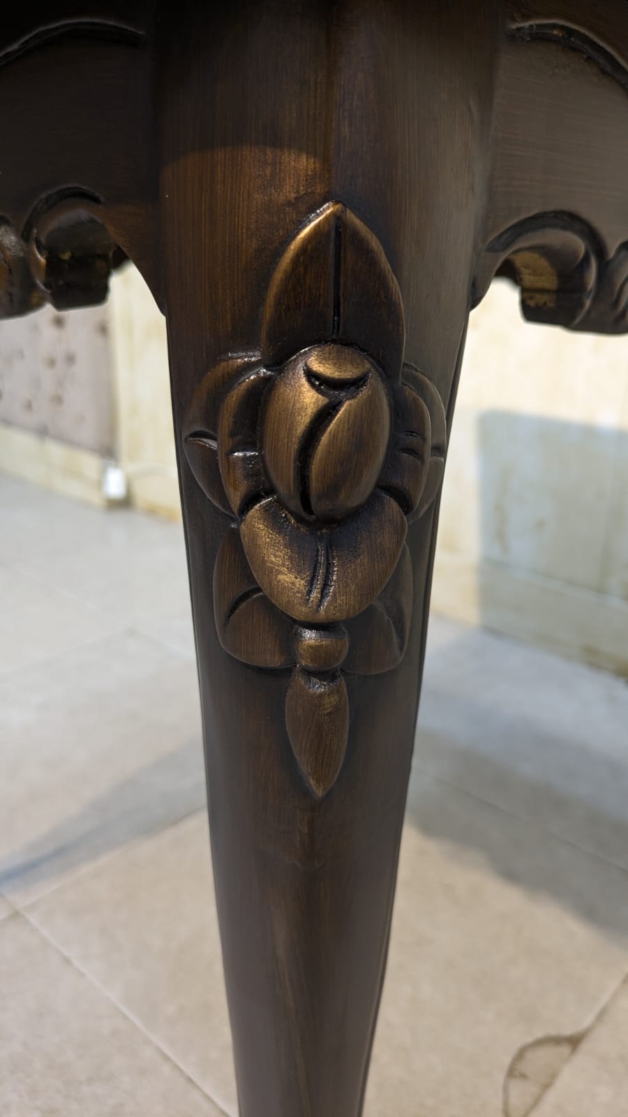Corner table