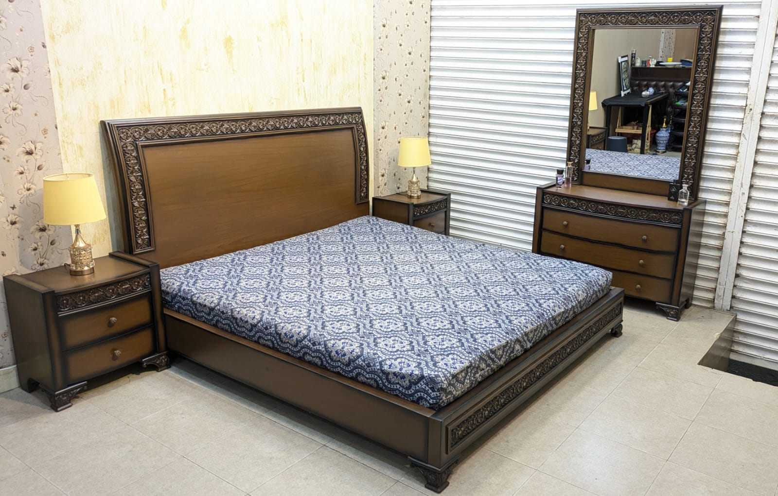 King Size Bed With 2 Side Tables and Dressing Table